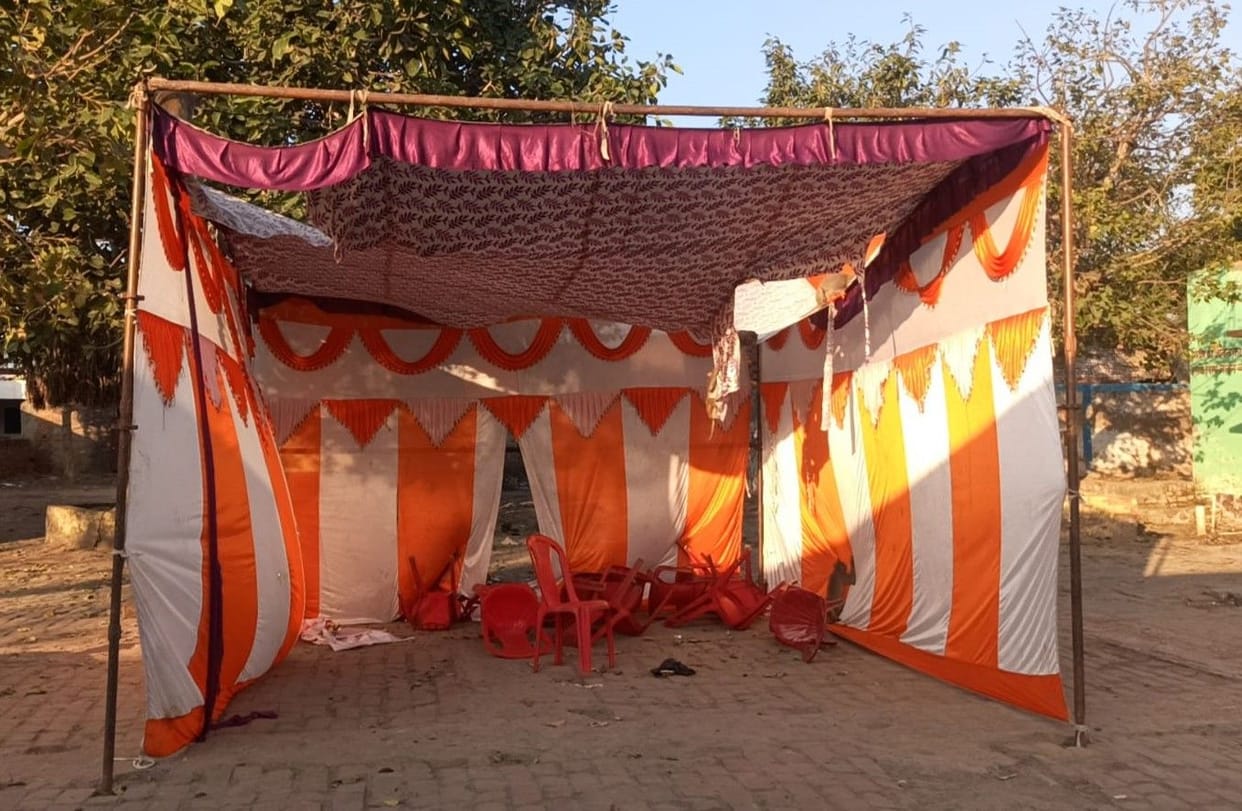 Hathras: Monkeys riot at Pink booth, clothes torn, chairs overturned
