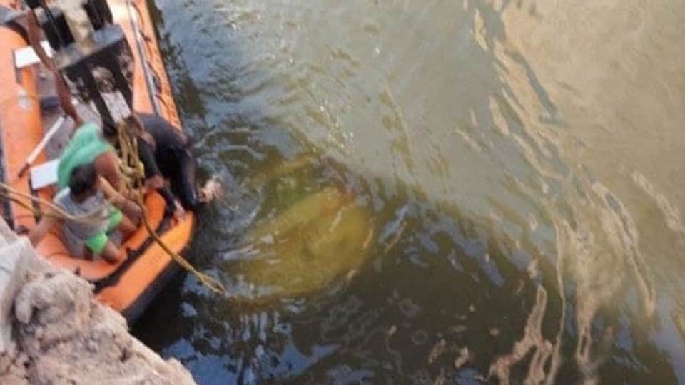 Ujjain: What a cruel fate! Three sisters were married together, now only two dolls will rise... bracelets of the third will be shed in the river