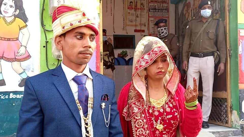 UP Election 2022 Third Phase Firozabad, Kasganj Seats Voting bride cast her vote in Firozabad