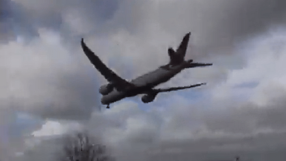 Air India Viral Video: Pilots Praised Their Skills for Safe Landing in the Middle of the Storm in London
