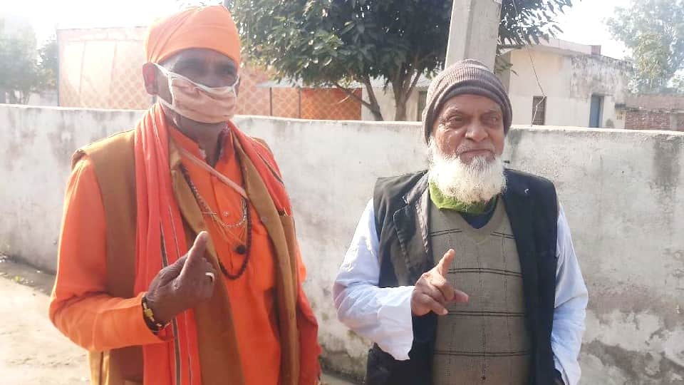up election 2022 third phase voting saint cast his vote with a Muslim friend in firozabad