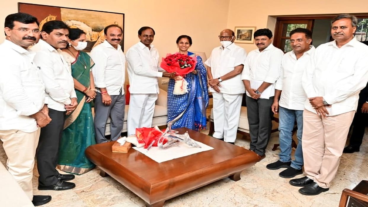 Telangana Chief Minister Chandrashekhar Rao meets Uddhav Thackeray and Sharad Pawar