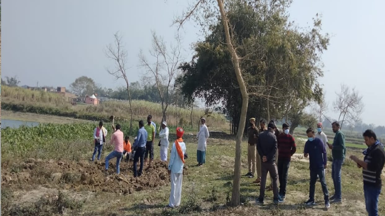 woman body taken out from grave in Kushinagar who died 20 months ago