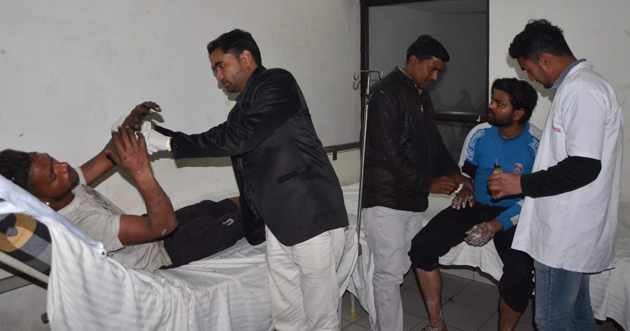 Cylinder caught fire in marriage ceremony, two youths were scorched