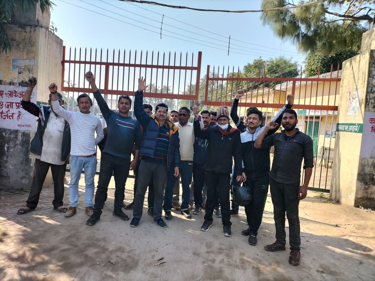 Protest by Roadways Staff Union in Us Nagar