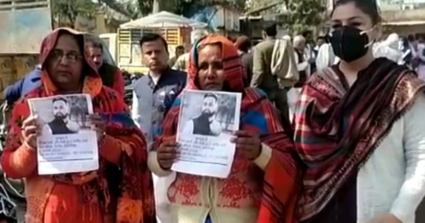 Demonstration in Kotwali for the safe recovery of missing youth