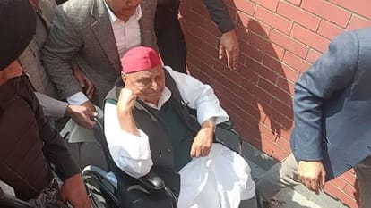 UP Punjab Chunav 2022 Voting Know in 10 Pictures How Big Leaders Cast Their Votes