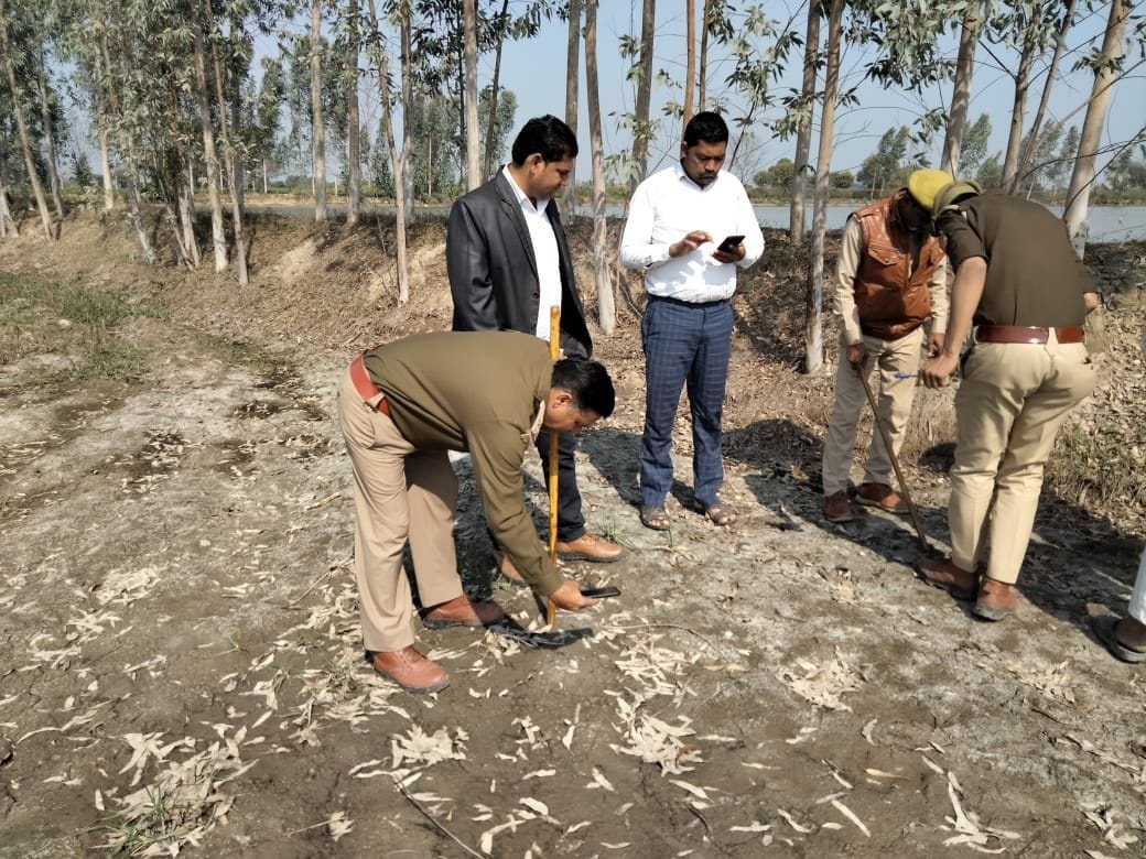 Mathura: Officers engaged in searching the footprints by combing in the forests of Seh