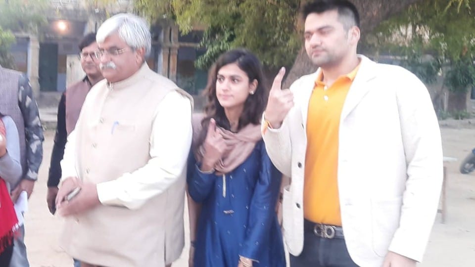 UP Election 2022 Phase 3 Voting: voters cast his vote in firozabad seat