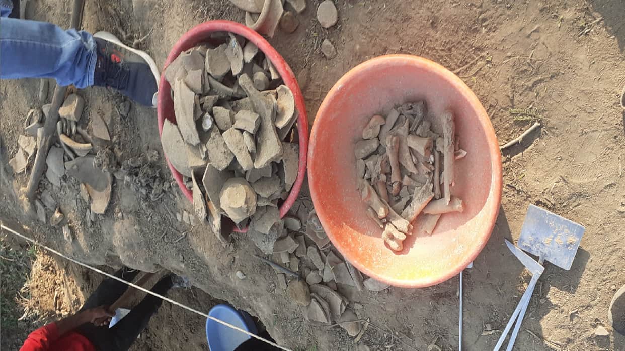 Hastinapur Meerut : Bangles, burnt bones, walls of palaces, pottery earthen pots have been found in excavation in Pandav Mound