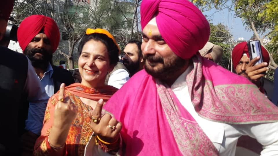 Verbal Spat between Leaders during Punjab Assembly polling