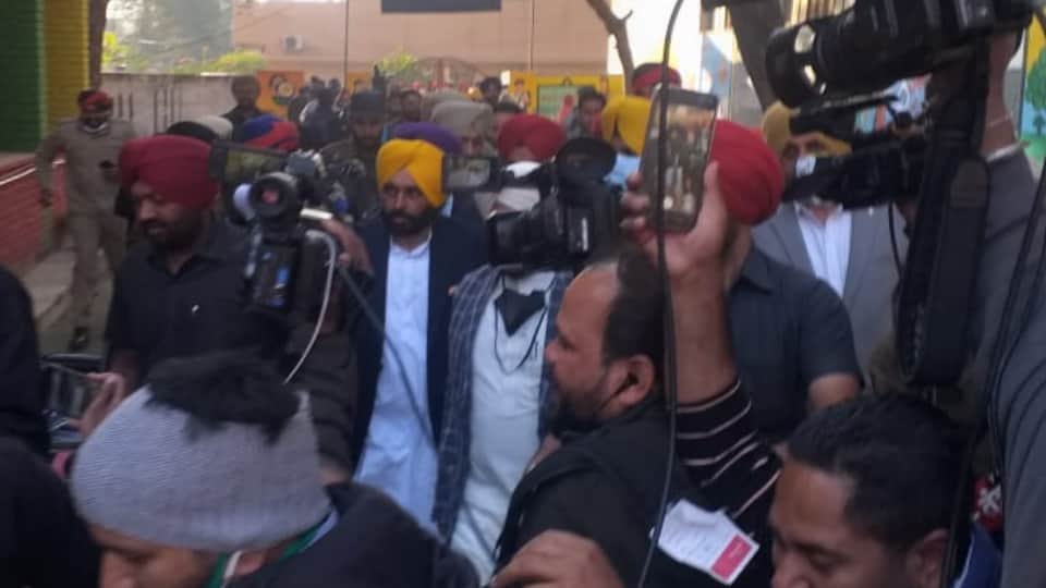 Verbal Spat between Leaders during Punjab Assembly polling