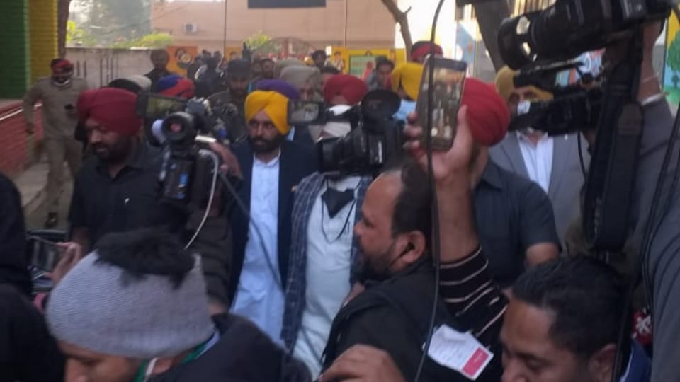 Verbal Spat between Leaders during Punjab Assembly polling