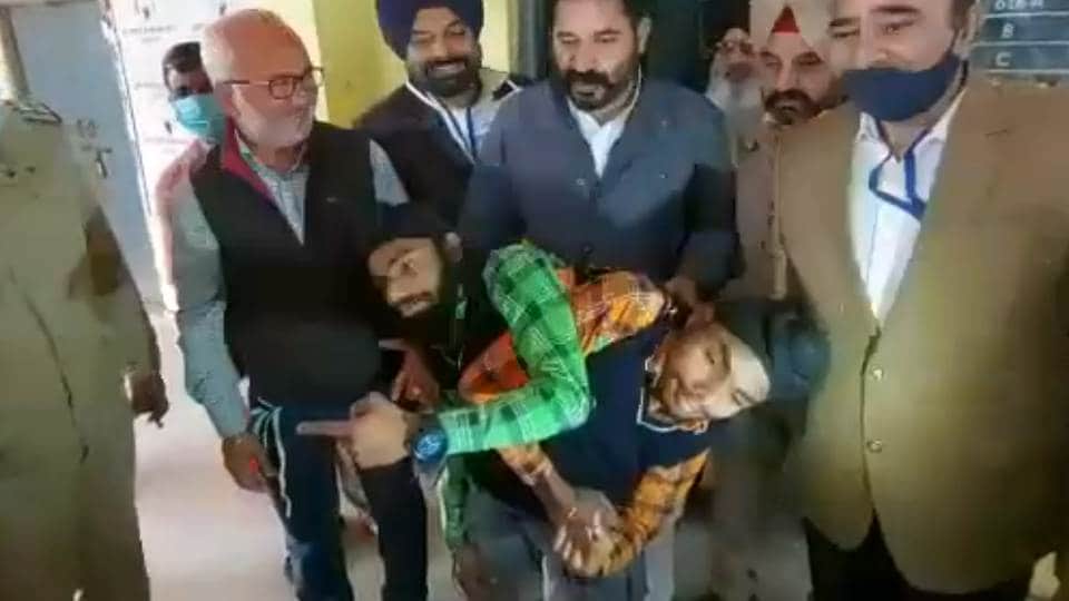 Sohna and Mohana Singh cast their vote in Amritsar