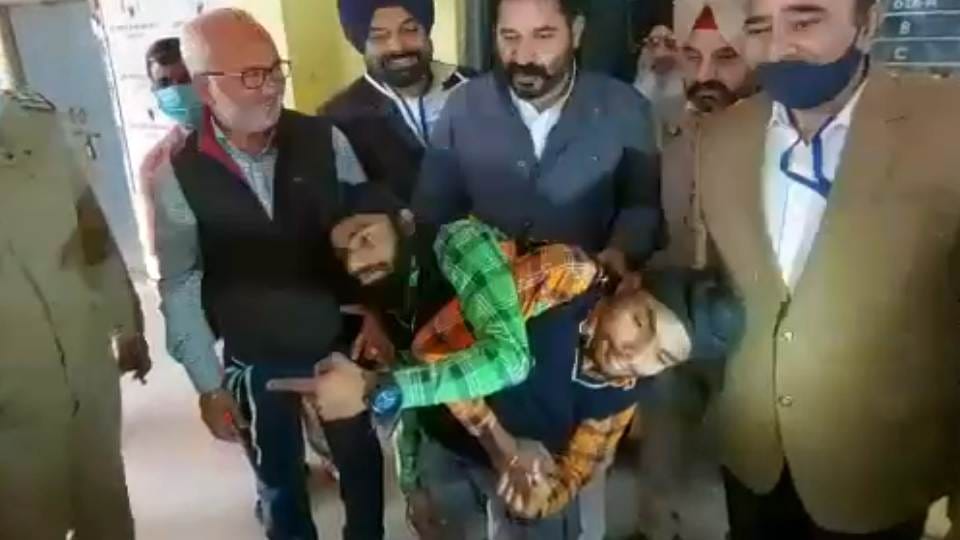 Sohna and Mohana Singh cast their vote in Amritsar