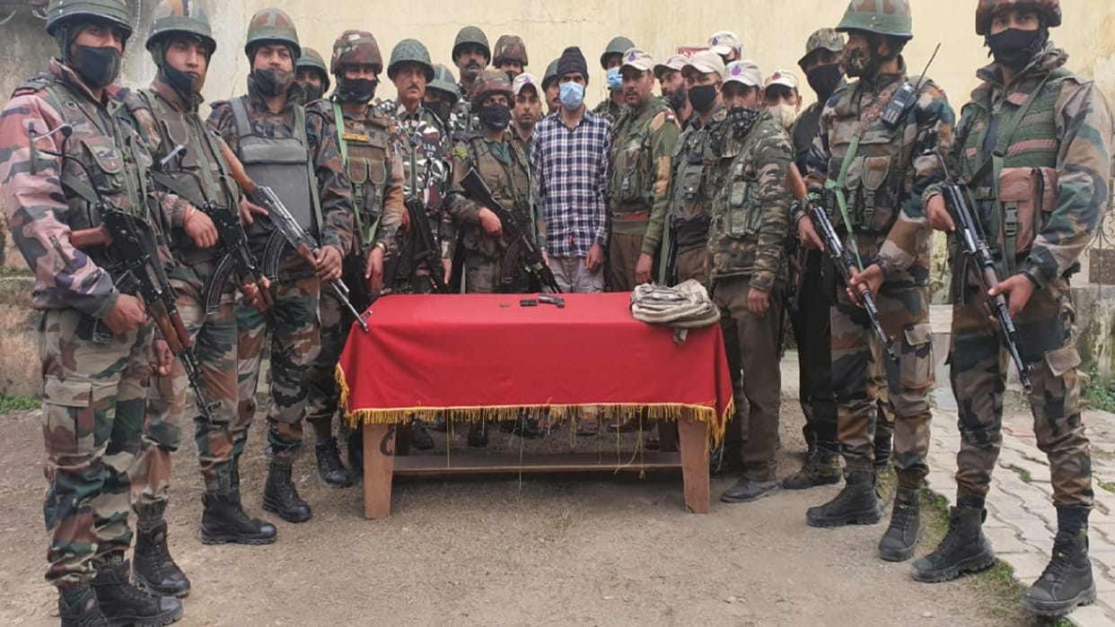 Suspected LeT terrorist arrested in jammu kashmir