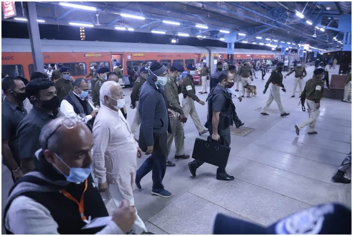 Madhya Pradesh: Sangh chief Bhagwat reached Ujjain, performed aarti at ISKCON temple... Emphasis on increasing branches in the meeting of workers of Malwa province