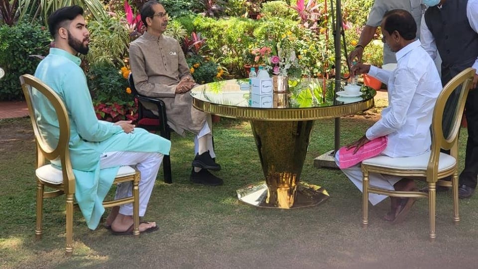 Anti BJP front: Telangana CM KCR to meet Uddhav Thackeray and Sharad Pawar in Mumbai today