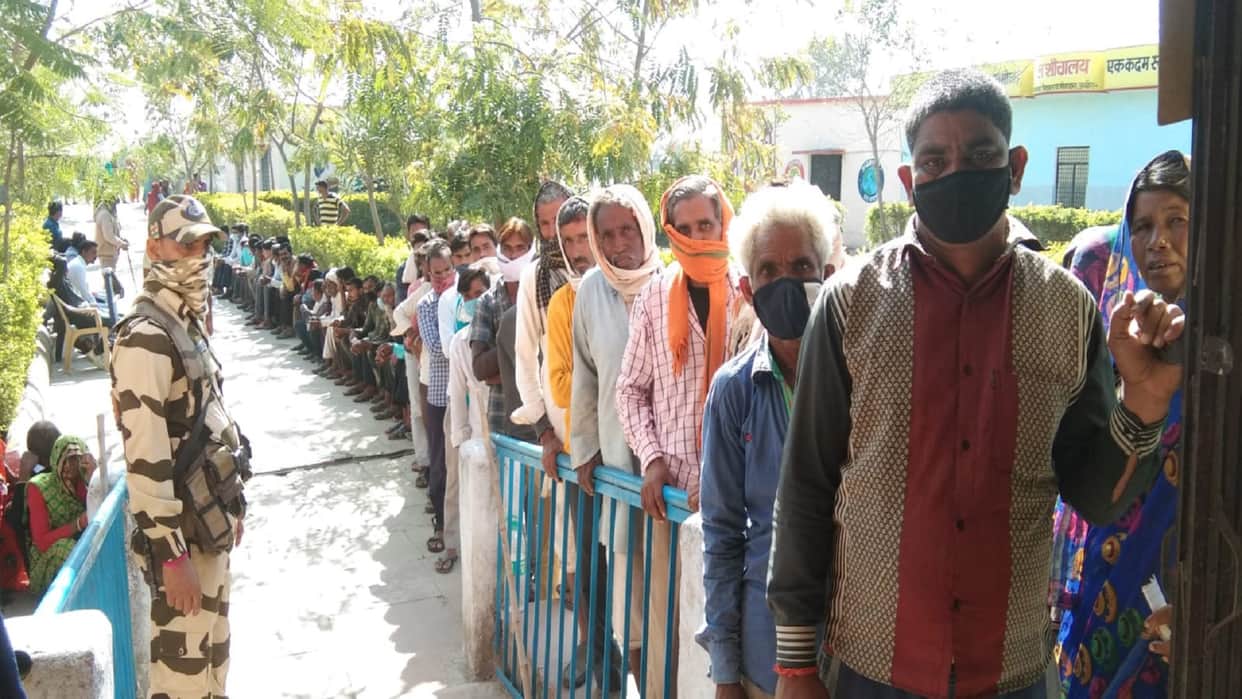 UP Election 2022 Phase 3 Voting Live: Uttar Pradesh Third Charan Election Today on 59 Seats, District Wise Vote Percentage News in Hindi