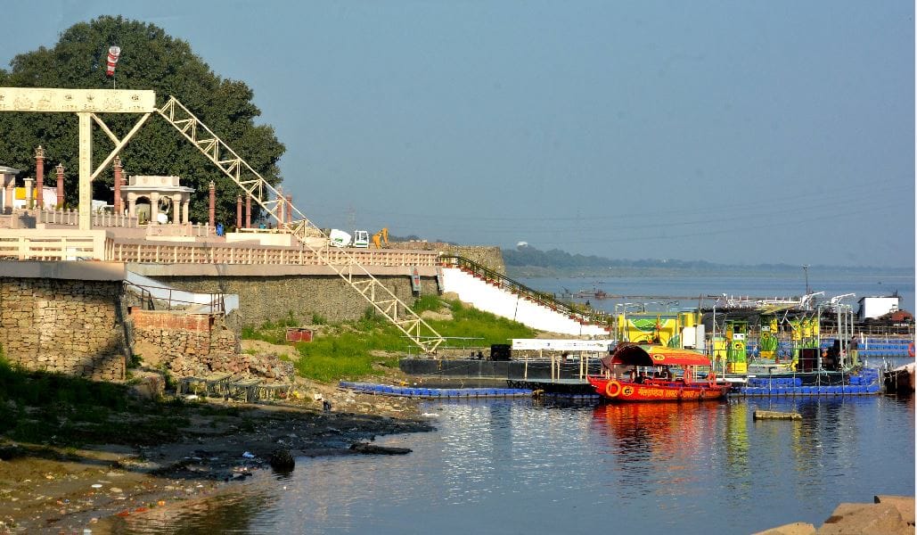 india first mobile CNG station will be built on waves of Ganga in varanasi on call facility will be available for boats