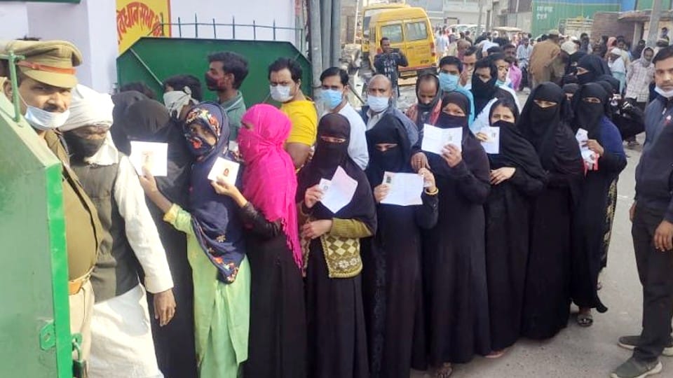 UP Election 2022 Third Phase Firozabad Seats Voting Percentage News Updates in Hindi