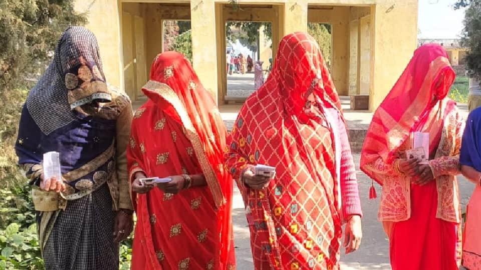 up election 2022 third phase voting saint cast his vote with a Muslim friend in firozabad