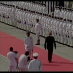 विशाखापत्तनम में पूर्वी नौसेना कमान में परेड का निरीक्षण करते राष्ट्रपति कोविंद