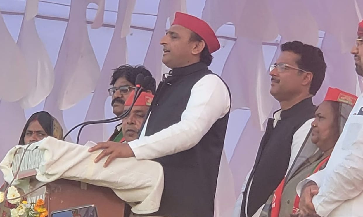 Akhilesh yadav public gathering