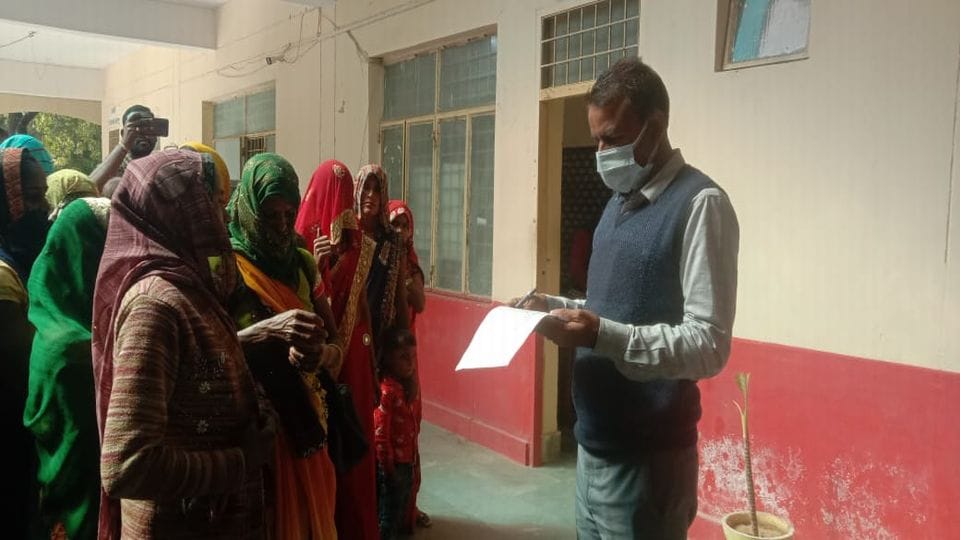 Women protested for getting nutritious food in in Fatehabad  Agra