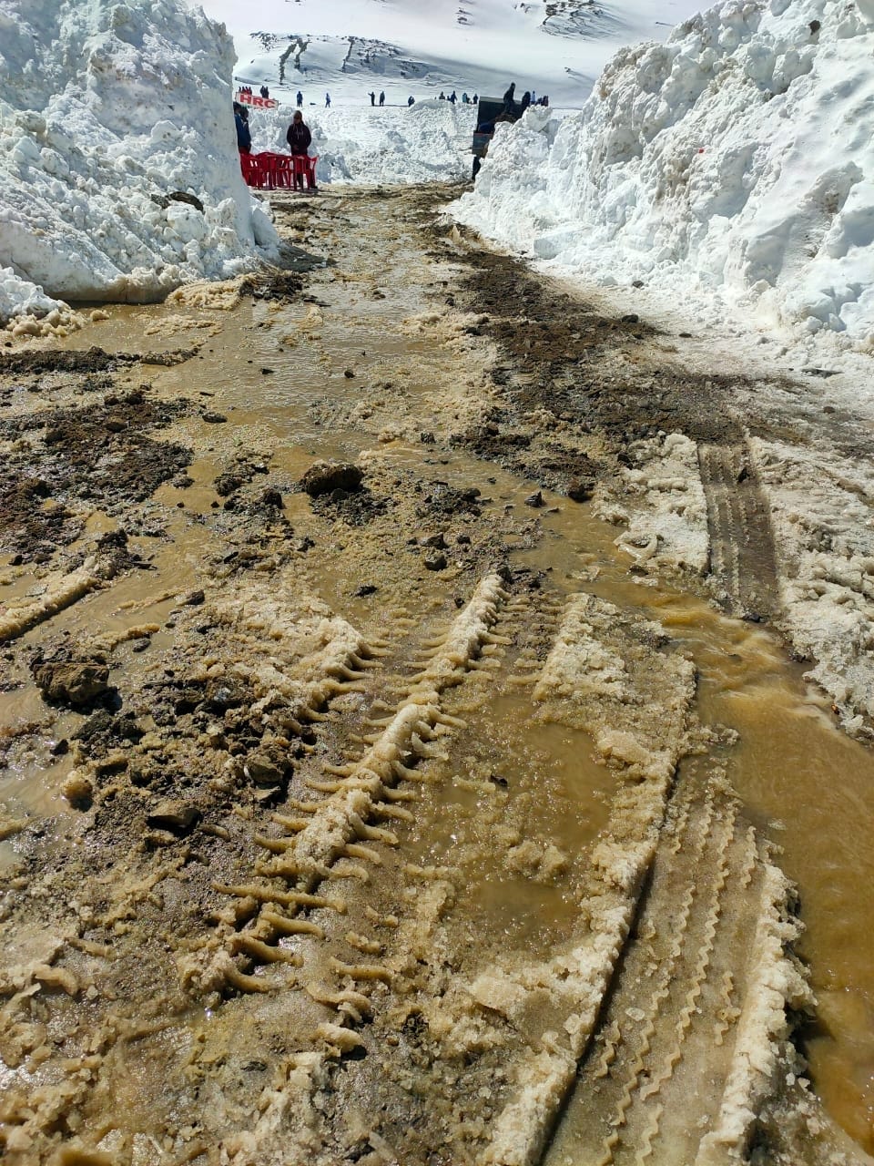 Manali-Kilar road closed due to landslide