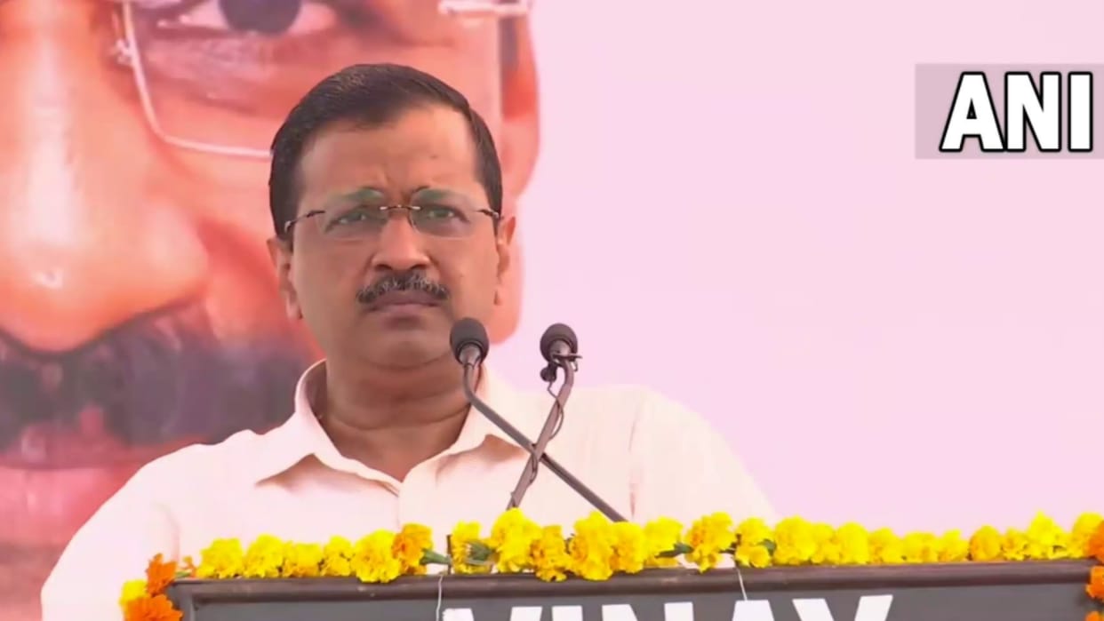 Kejriwal promises free pilgrimage, free power if AAP forms govt in Gujarat
