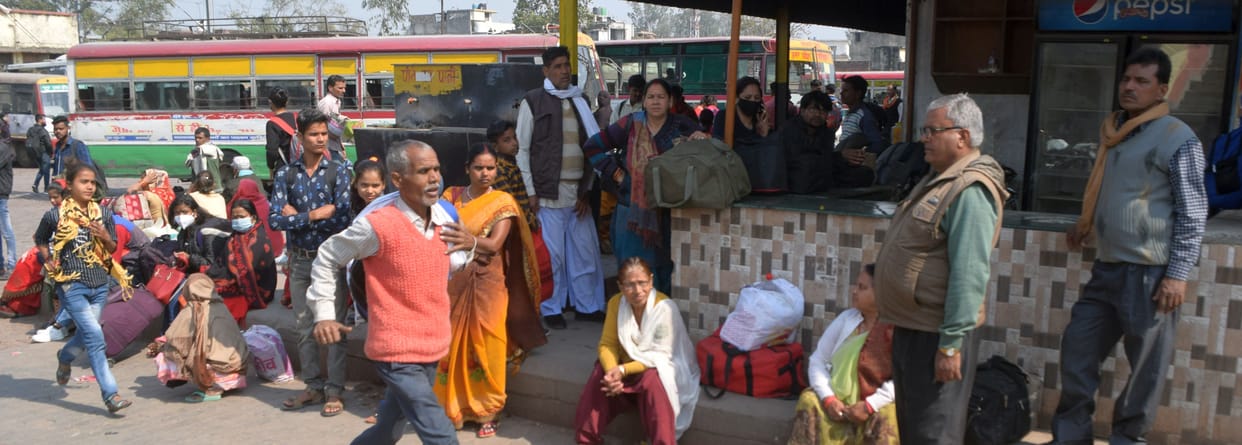 The contracted 71 buses also derailed, the crisis deepened