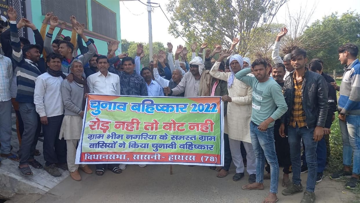 Hathras: Villagers boycott, voting started after two hours