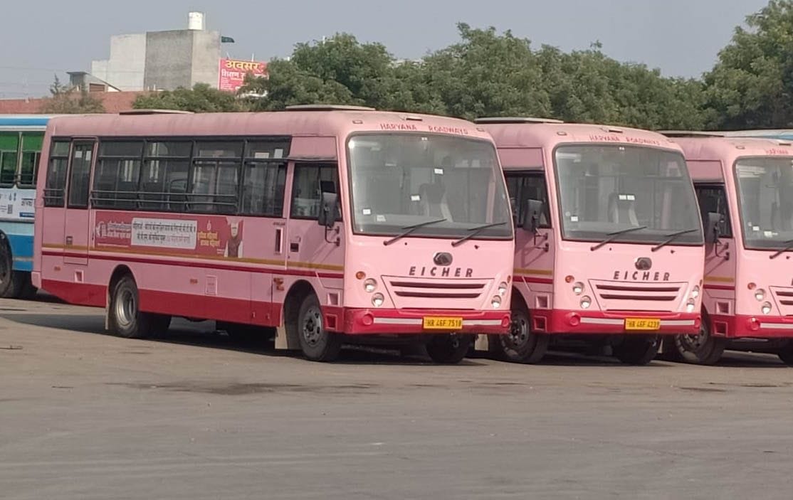 The wheel of the system jammed, the girl students were 'bus'