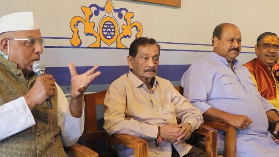 Indore: Poet Sattan said - Indore was in every era, Indore is and will remain Indore, if there is an attempt to change its name, there will be protest