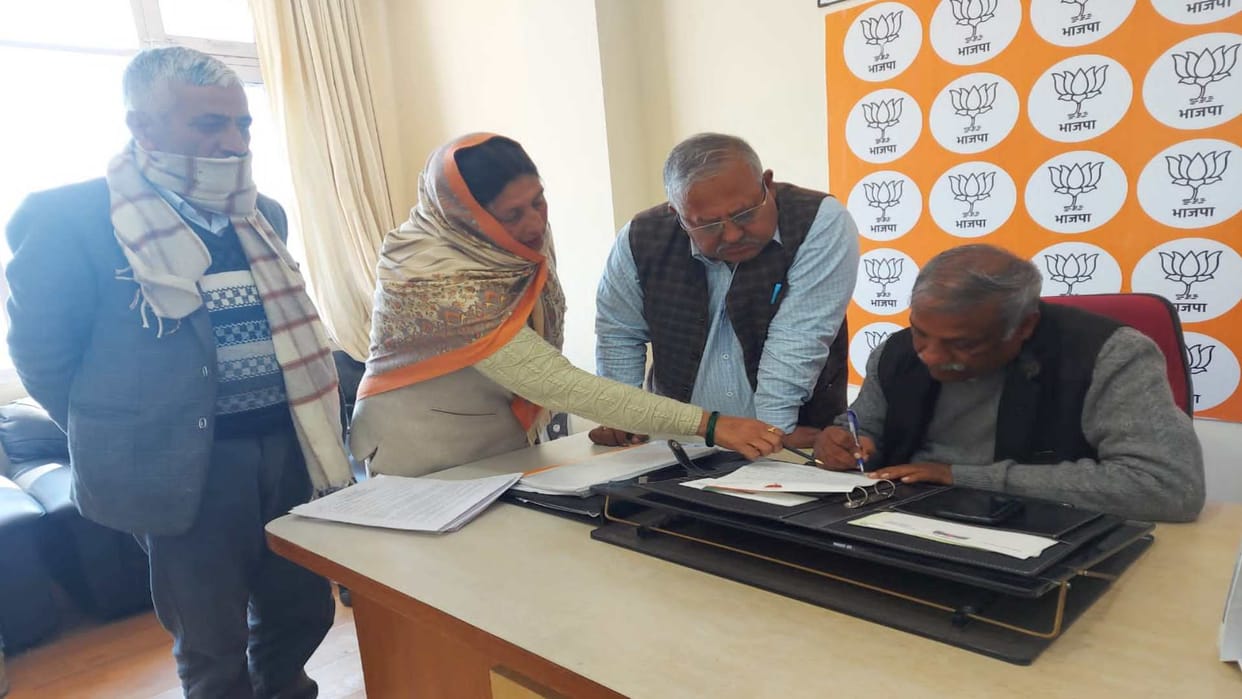 After Minister Suresh Bhardwaj, Govind Thakur, Sukhram Chaudhary also sat in BJP office, listened to public problems