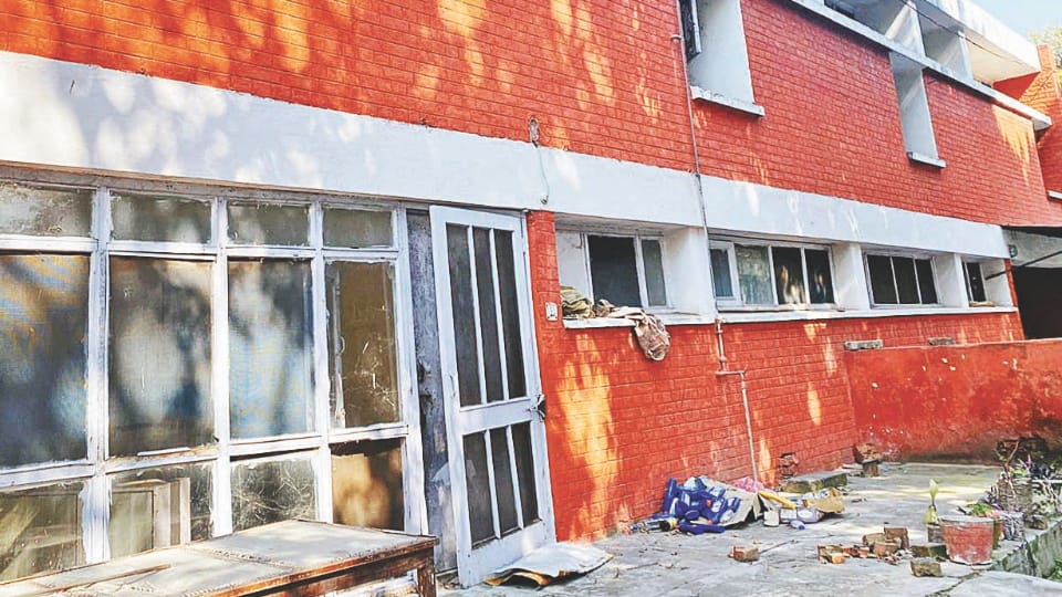More than 121 government houses allotted to Health Department of Chandigarh have been lying vacant 