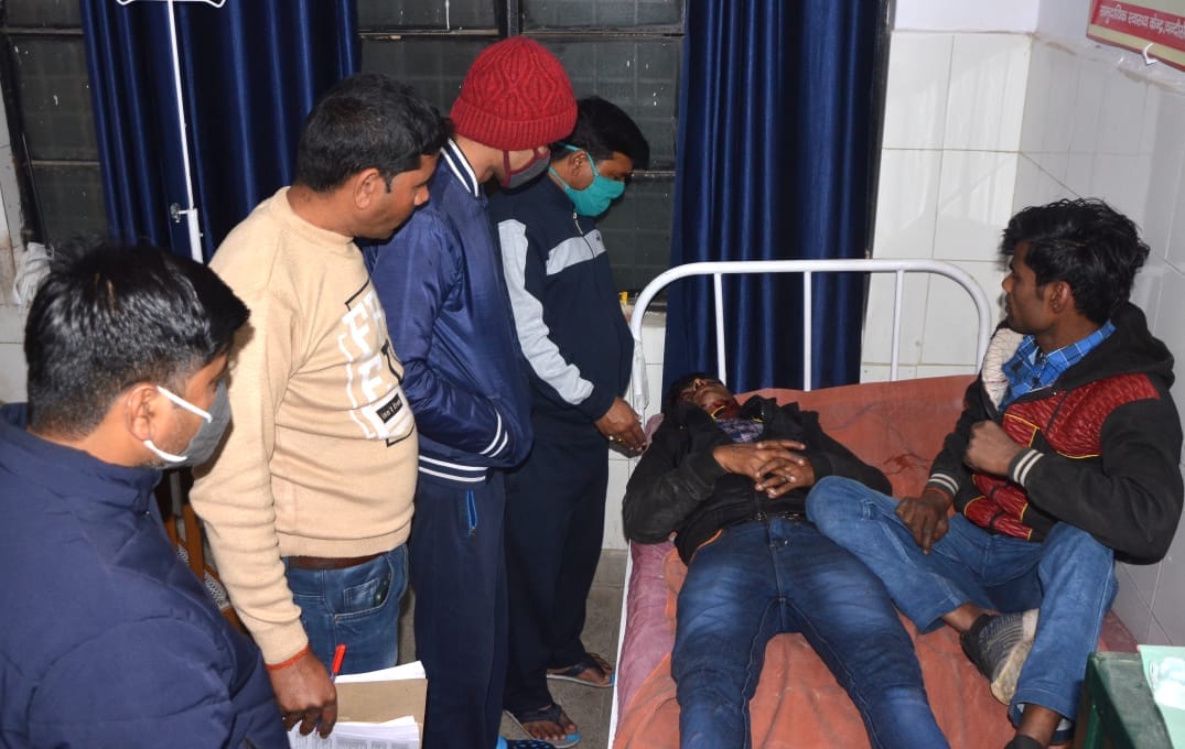 Five injured in car-pickup collision