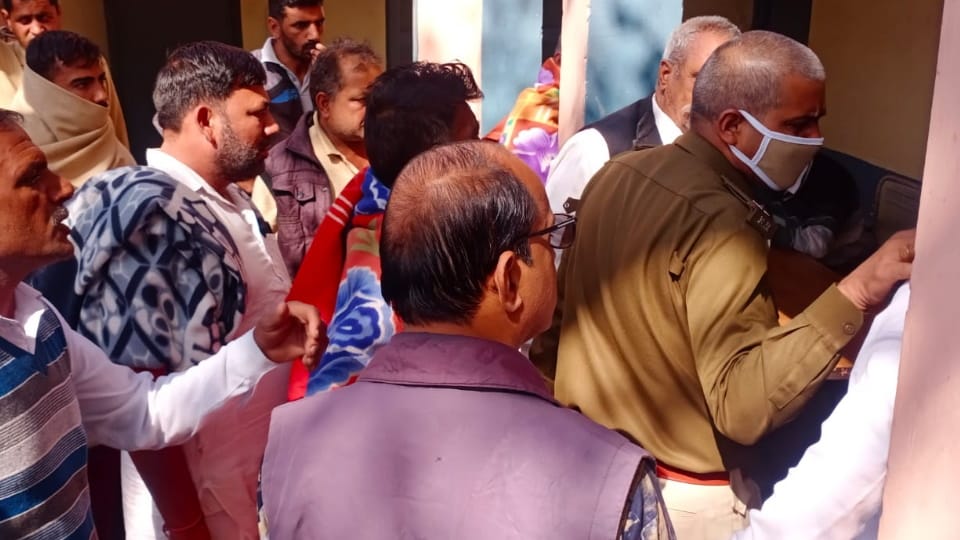 Bhiwani: Mother-daughter swallowed poison, mother dies during treatment 
