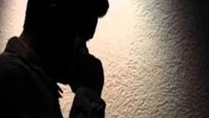 महिला ने दी लेखपाल को धमकी: तूने यह गलत किया है, तेरा जीना हराम कर दूंगी, तू खनन किसी कीमत पर नहीं रोक पायेगा Woman threatened lekhpal
