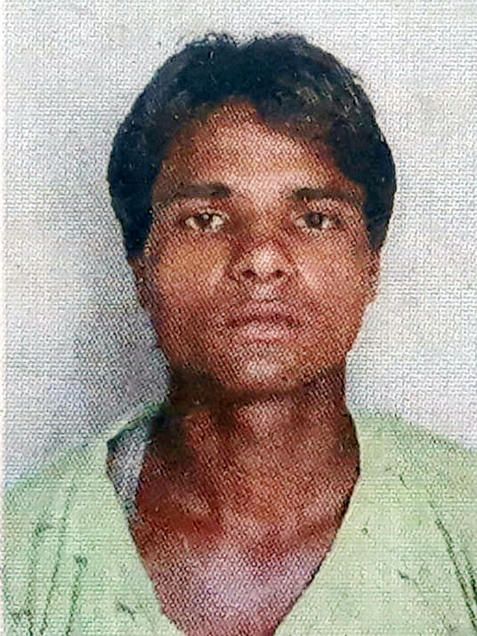 The young man who was going to give the news of his mother's death to his uncle, died