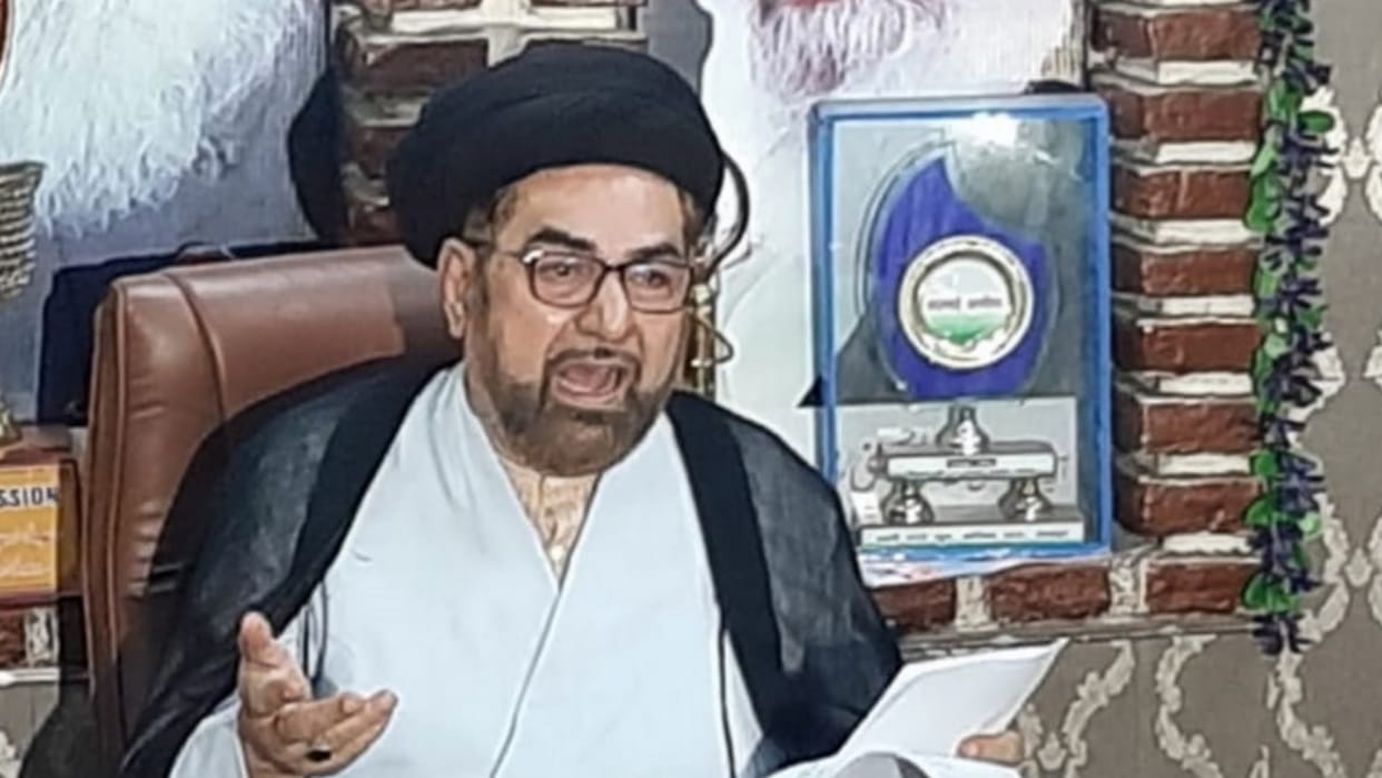 Maulana Kalbe Javad appeals to vote for BJP.