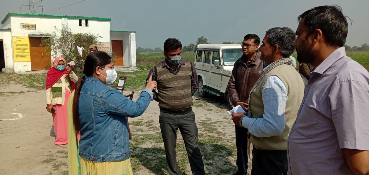 On the persuasion of BDO, the villagers of Muliyapur agreed, voting started at 10:30