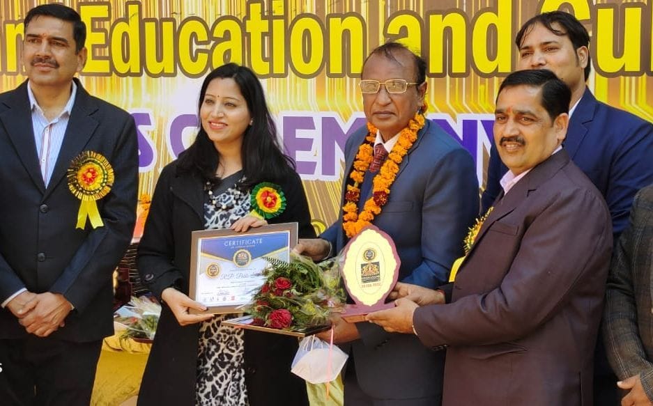 RP School got the title of Best School of the Year in Bijnor