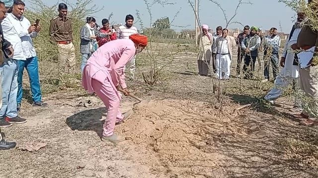 When the policemen came to know about the suppression of the fetus, they dug the pit and saw the dead body of the dog's child.