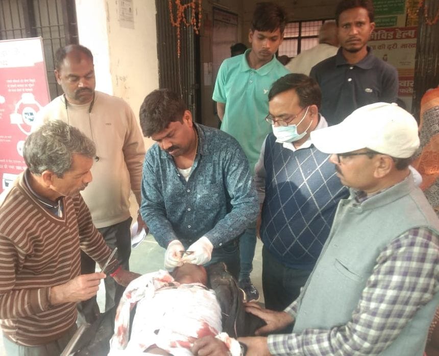 fathepur news,Father-son and daughter-in-law injured in Bolero collision