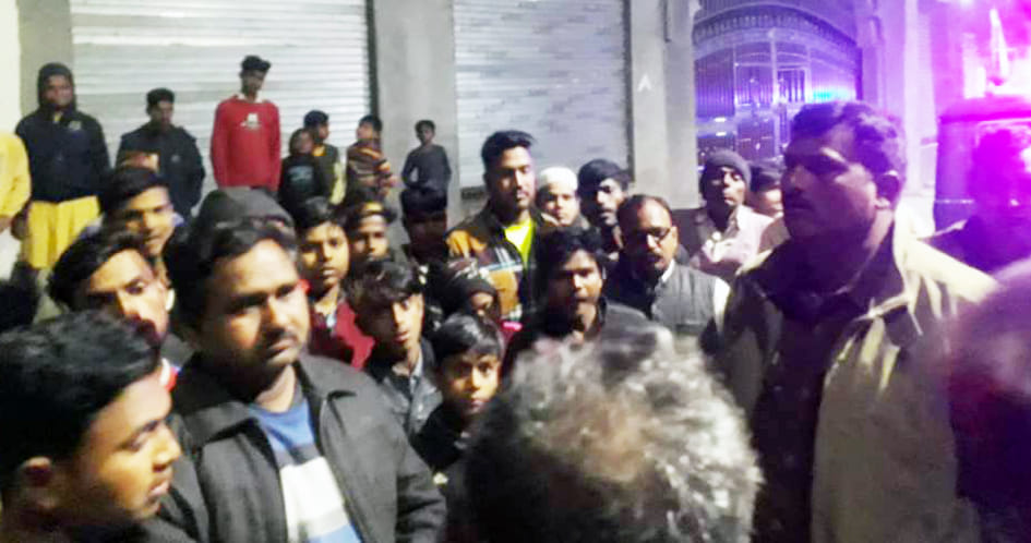 On the fear of cow slaughter, the mob caught two youths, handed over to the police