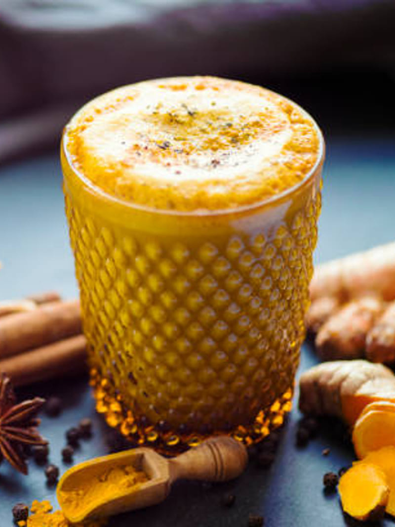 turmeric milk health benefits in hindi, haldi wala doodh peene ke fayde