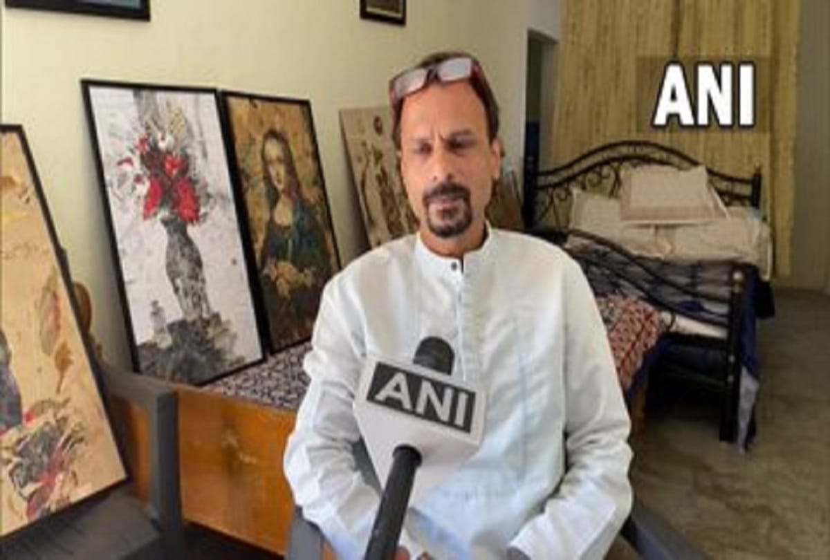 Sunil Vyas a resident of Indore making scrap art out of waste material Madhya Pradesh