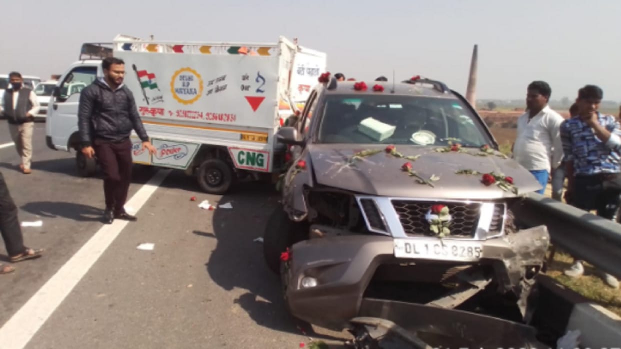 Ghaziabad: Road accident on Meerut-Delhi Expressway four people including bride and groom injured